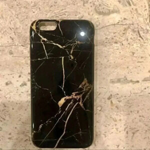 Brand NEW: Velvet Caviar black iPhone 6 ca…